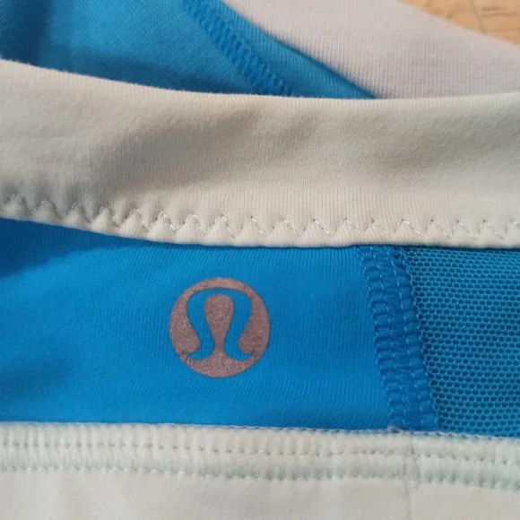 Lululemon Women's Sports Bra Size 4 - Picture 7 of 12